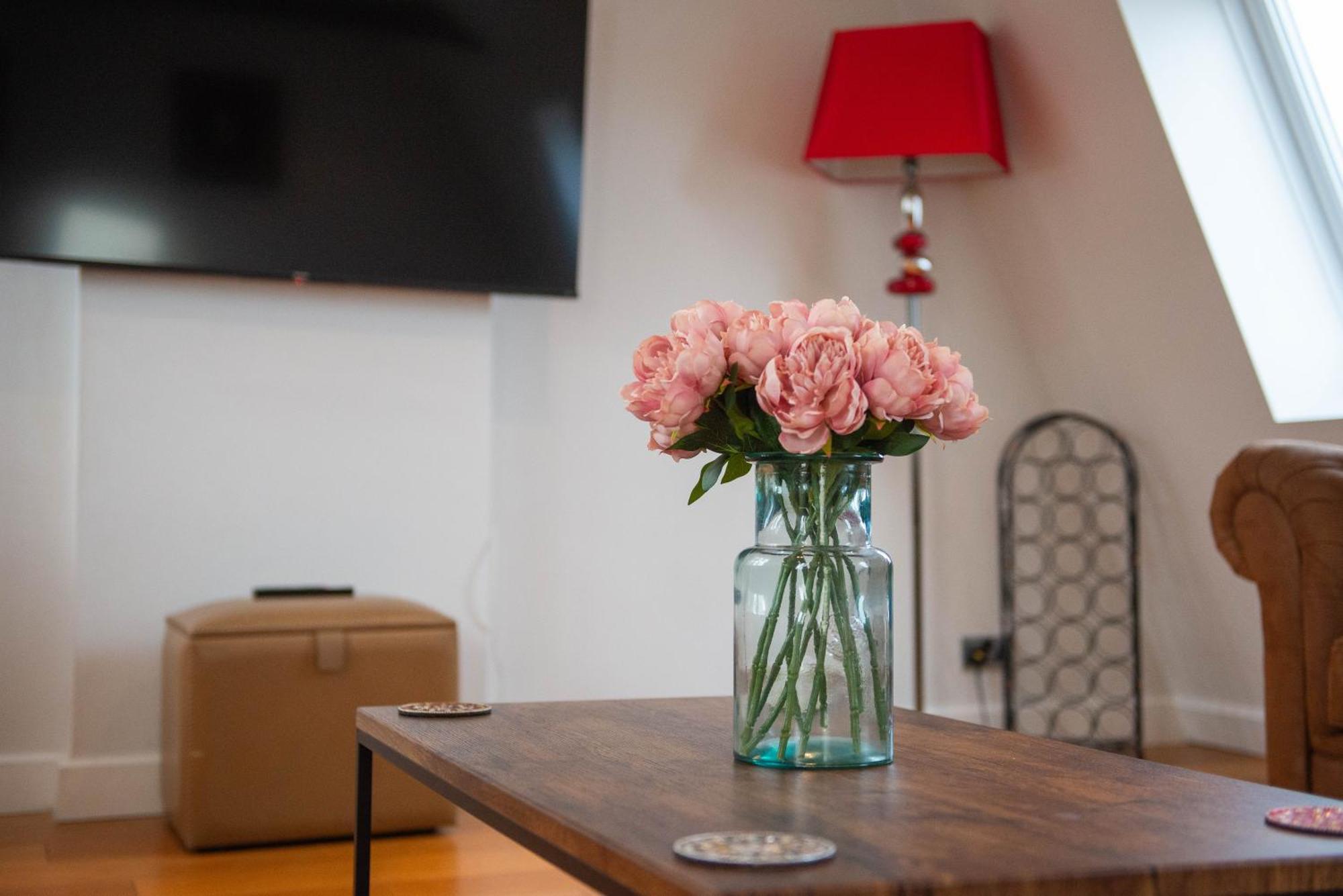 Stylish Townhouse, Work Desk, Fast Wi-Fi, Sleeps 6 Stamford Kültér fotó