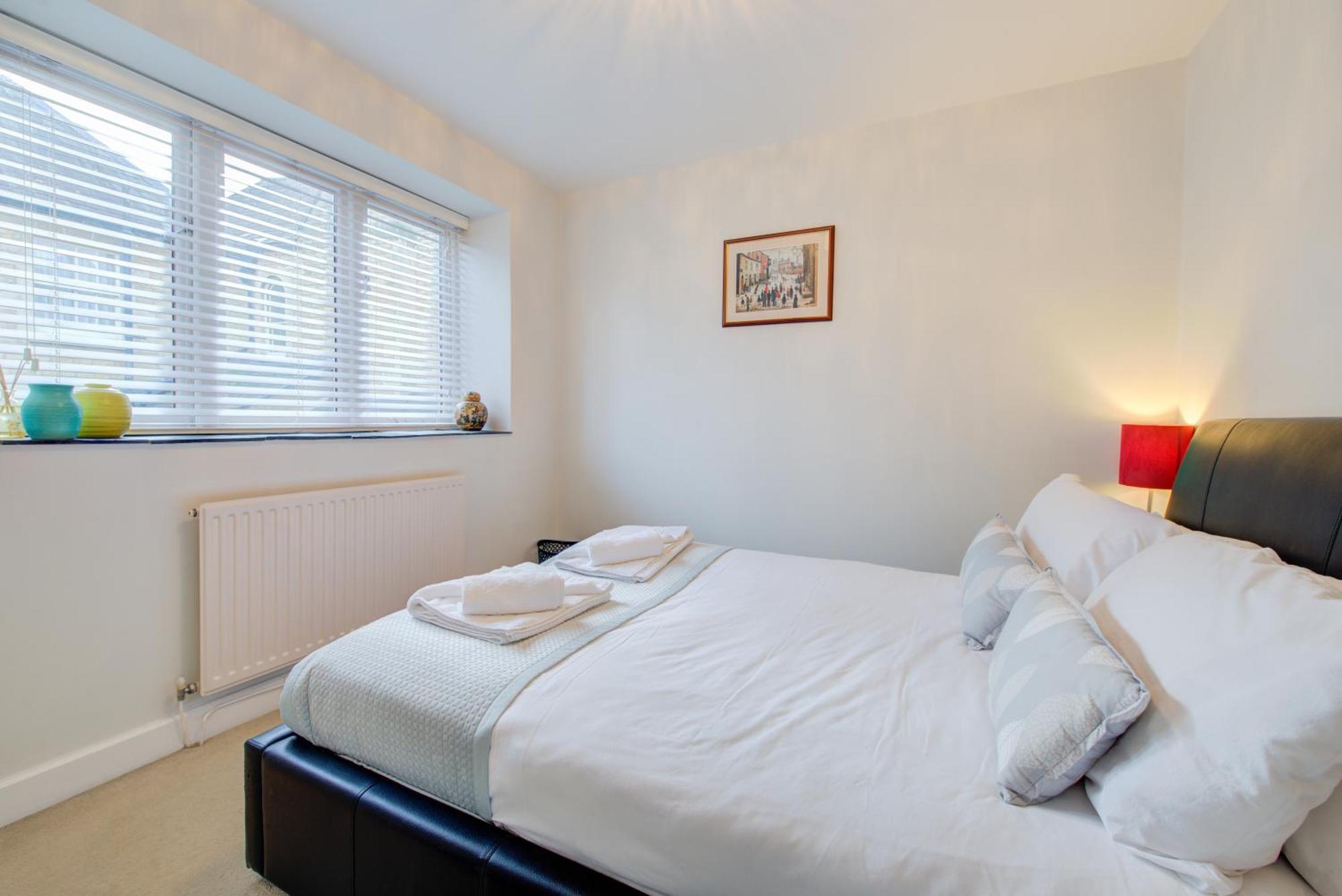 Stylish Townhouse, Work Desk, Fast Wi-Fi, Sleeps 6 Stamford Kültér fotó