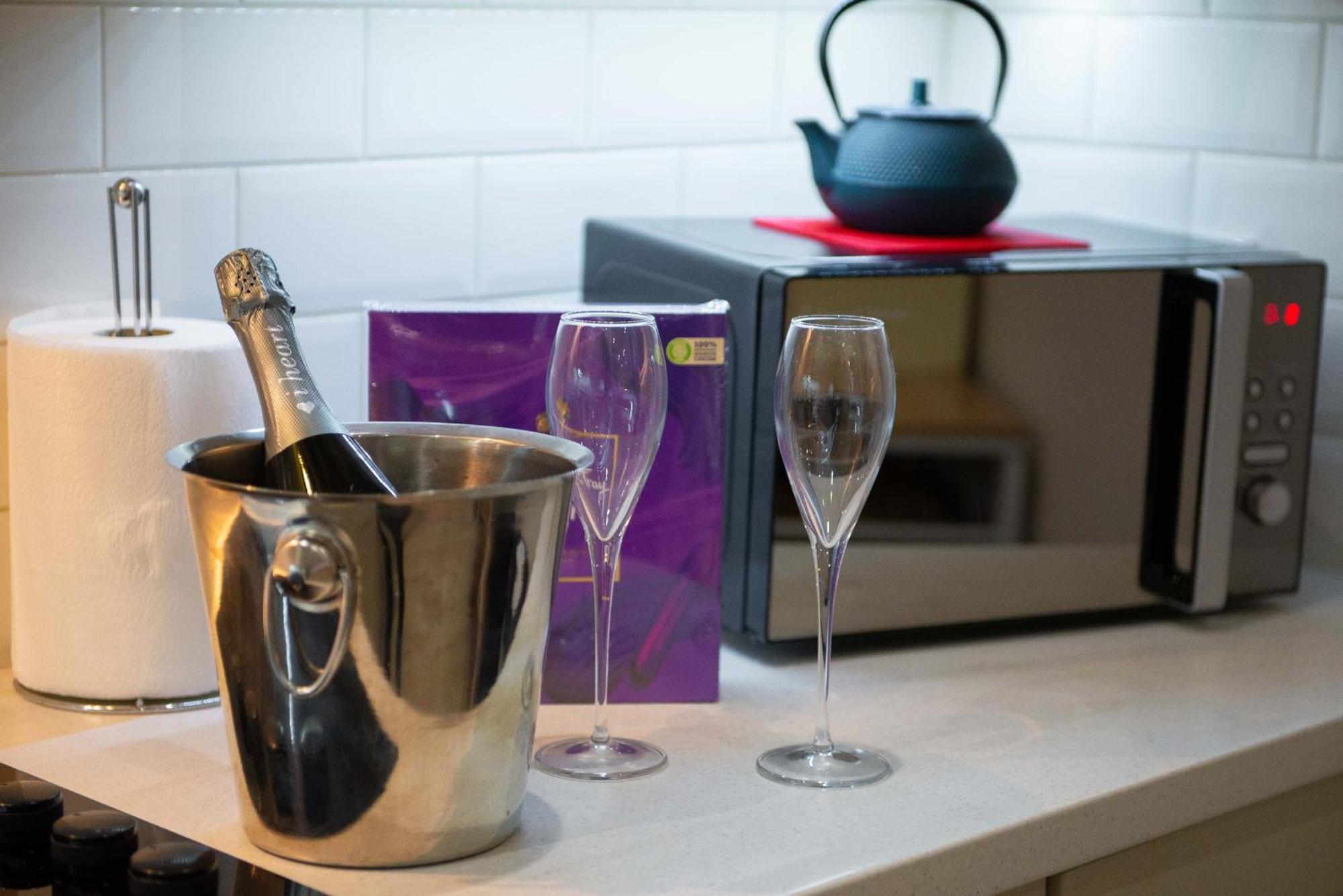 Stylish Townhouse, Work Desk, Fast Wi-Fi, Sleeps 6 Stamford Kültér fotó