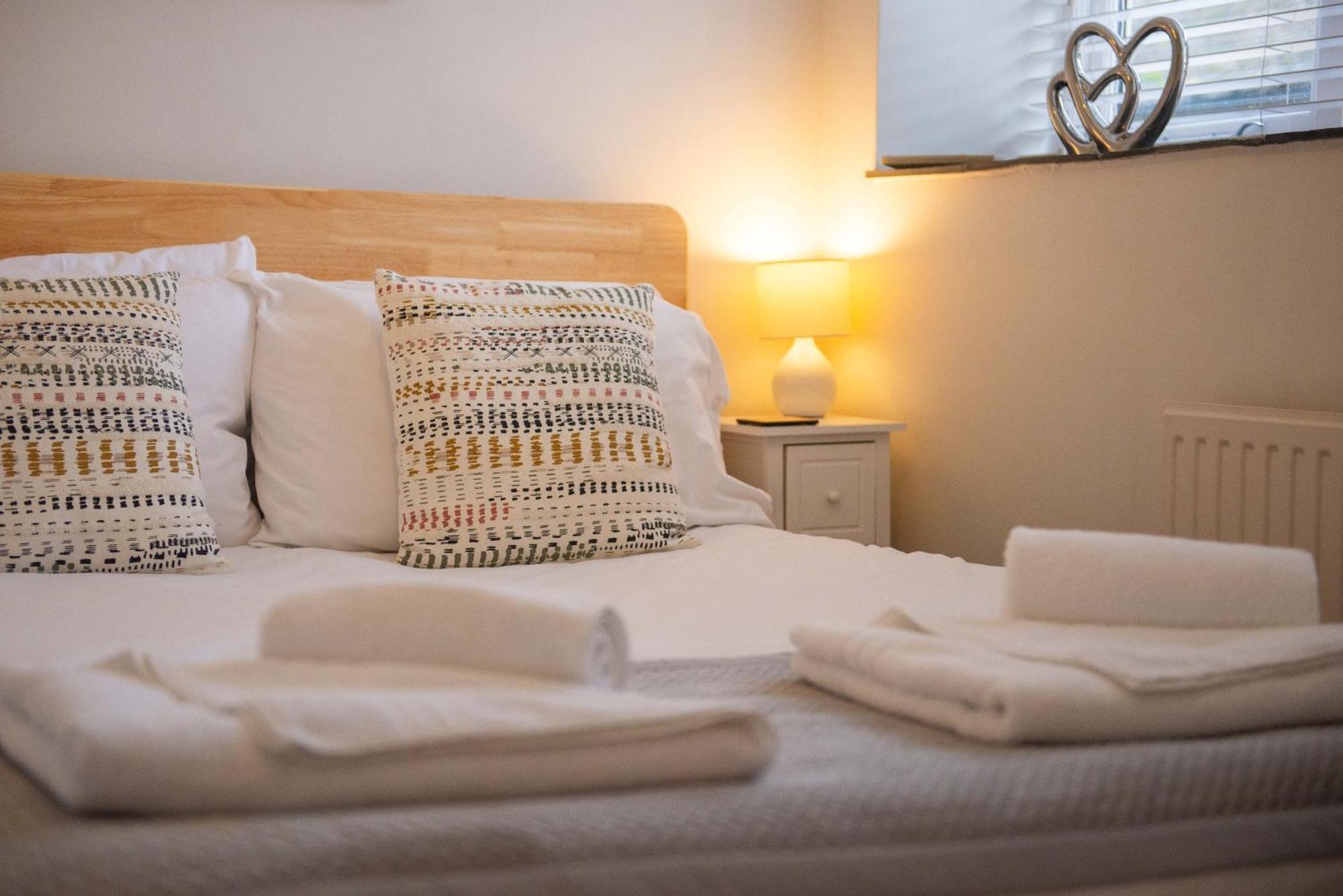 Stylish Townhouse, Work Desk, Fast Wi-Fi, Sleeps 6 Stamford Kültér fotó