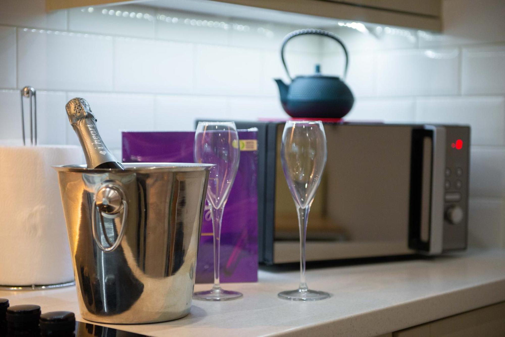 Stylish Townhouse, Work Desk, Fast Wi-Fi, Sleeps 6 Stamford Kültér fotó